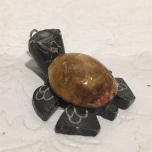 NEW Sea Turtle Polished Marble Stone Figurine Pendant Hand Crafted 1.75" - Picture 4 of 12